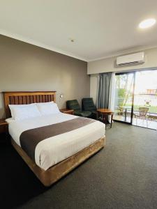 a hotel room with a bed and a balcony at Comfort Inn Grafton in Grafton
