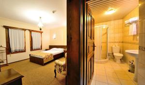 A bathroom at Baglar Saray Hotel