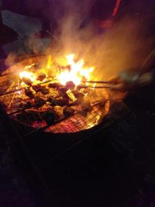 Εγκαταστάσεις μπάρμπεκιου για όλους τους επισκέπτες του δωματίου σε οικογενειακή κατοικία +146 φωτογραφίες