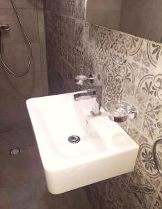Koupelna v ubytování Luciano Valletta Studio - Self Catering