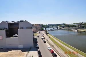 Výhled na řeku, která protéká v blízkosti apartmánu