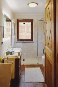 Ein Badezimmer in der Unterkunft Maison Carrel Elegant 4