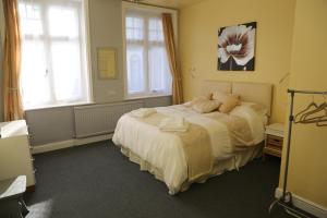 a bedroom with a bed with a flower on it at Sandpiper Inn B&B and Pub in Ilfracombe