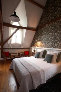 B&B Number 11 Exclusive Guesthouse房間的床