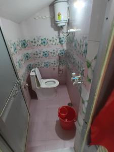 Et badeværelse på Avadh Dham guest house