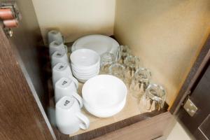 上天草市にあるumisolaieの白い皿棚 +33枚の写真