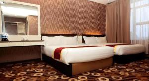 Giường trong phòng chung tại Golden Valley Hotel
