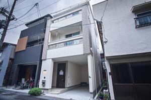 Το κτήριο όπου στεγάζεται  η παραθεριστική κατοικία