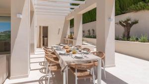 a white dining room with a table and chairs at Villa Selena Antequera by Ruralidays in Antequera