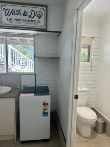 ゴールドコーストにある3 bedrooms 3 bed 1bathroom whole ground floor of a double story houseのギャラリーの写真