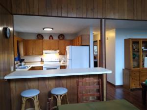 Η κουζίνα ή μικρή κουζίνα στο Shady Woods Retreat 3BR Chalet