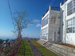 Το κτήριο όπου στεγάζεται  η παραθεριστική κατοικία