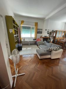 Posezení v ubytování House with Pool, jacuzzi,garden and BBQ next seaside