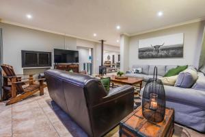 Posezení v ubytování 97 Divot Drive, Pinnacle Point Golf & Beach Estate