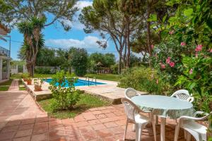 Bazén v ubytování La casita de la playa nebo v jeho okolí