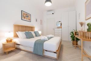 a bedroom with a bed and a desk in it at Cozy 1 BDR - Downtown Milan Navigli, Duomo in Milan