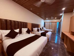Ένα ή περισσότερα κρεβάτια σε δωμάτιο στο Royal park hotel & Swimming pool
