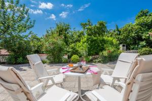 Gallery image of Ava Apartments in Omišalj +33 photos