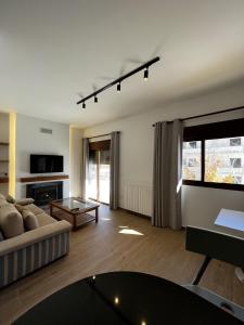 Et tv og/eller underholdning på 2BR Chalet with Balcony in Faraya Chabrouh