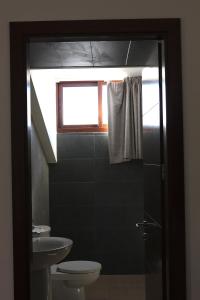 Et badeværelse på 2BR Chalet with Balcony in Faraya Chabrouh