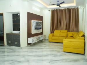 Χώρος καθιστικού στο Serene Legacy