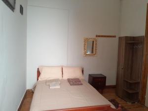 a bedroom with a bed in a room at Courtyard Cottage in Athens +14 photos