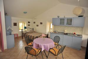 Kuchyňa alebo kuchynka v ubytovaní Villa Valparaiso