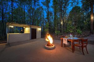 a fire pit in the middle of a patio at MeruVann, Kanha National Park in Bhimlath