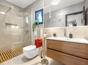 Ένα μπάνιο στο Villa Pool House Fancy +15 φωτογραφίες