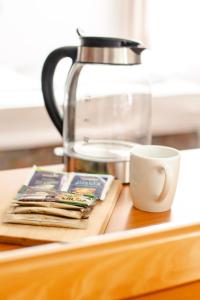 Příslušenství pro přípravu čaje a kávy v ubytování WestEnd#101