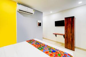 Μια τηλεόραση ή/και κέντρο ψυχαγωγίας στο FabHotel R3 Atmos
