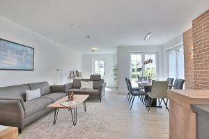 a living room with a couch and a table at Haus Oberdeck 2 in Scharbeutz