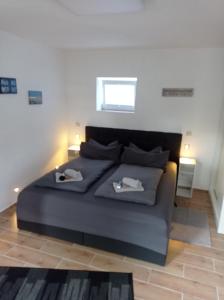 a bedroom with a bed with two towels on it at Haus Morgenstern Fewo Ünnern in Neuharlingersiel +28 photos