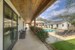 Πισίνα στο ή κοντά στο Schubert Inn Suite A with Pool-Grill - 2Blks to Main