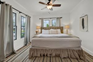 Giường trong phòng chung tại Schubert Inn Combo with Pool +32 ảnh