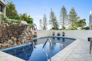 Πισίνα στο ή κοντά στο Seabreeze Stay - Moments from Mooloolaba Esplanade