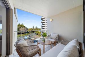 Χώρος καθιστικού στο Seabreeze Stay - Moments from Mooloolaba Esplanade