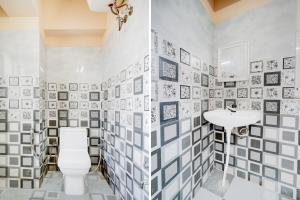 un baño con inodoro y lavabo en Super Hotel O Abbigere Bangalore North Formerly MLV Grand, en Jālahalli