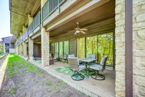 Κήπος έξω από το Luxurious Riverfront Condo Just 1 Blk to Schlitterbahn!