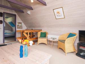 TV a/nebo společenská místnost v ubytování 8 person holiday home in Glesborg-By Traum + 29 fotografií