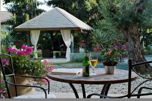 Zahrada ubytování Logis Auberge Saint Simond