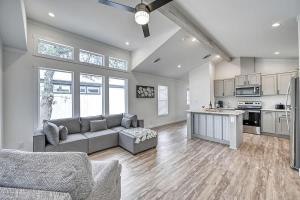 a living room with a couch and a kitchen at Resort at Fredericksburg Unit 20 in Rocky Hill