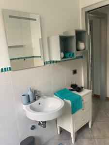 a white bathroom with a sink and a mirror at Luminoso appartamento panoramico in Cassano dʼAdda +41 photos