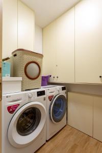 a washing machine and a washer in a kitchen at Villa Thalassa in Skaleta