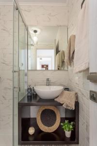 a bathroom with a sink and a mirror at Villa Thalassa in Skaleta