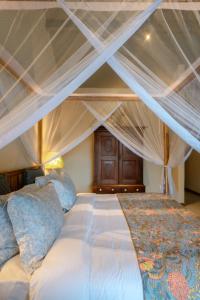 Postel nebo postele na pokoji v ubytování Rekawa Wellness Resort