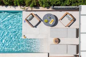 an overhead view of a swimming pool with a chaise lounge at SENTIDO Apollo Palace in Mesongi
