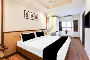 a bedroom with a large bed in a room at Townhouse Oak Kodambakkam Formerly Cine City in Chennai
