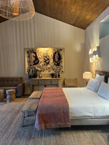 Ένα ή περισσότερα κρεβάτια σε δωμάτιο στο Maison EMERAUDE +39 φωτογραφίες