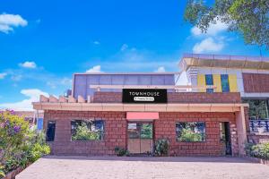 a red brick building with a sign on it at Super Townhouse Mahabaleshwar Formerly Shiva's Valley in Mahabaleshwar +27 photos